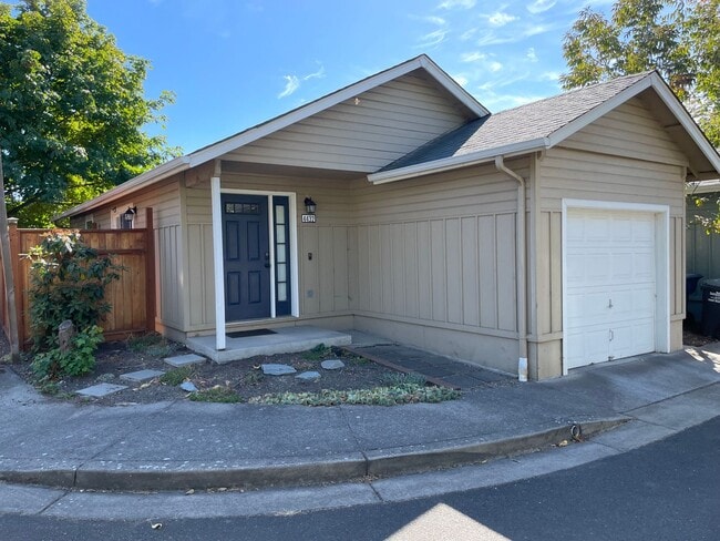 Primary Photo - (HAI) Cozy 2-Bedroom, 1-Bathroom Home!