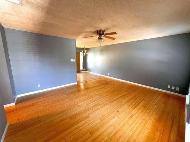 Building Photo - 3503 Southridge Dr