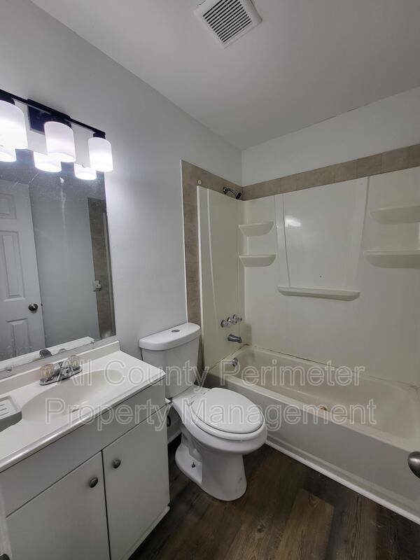 Building Photo - 6370 Ashdale Dr