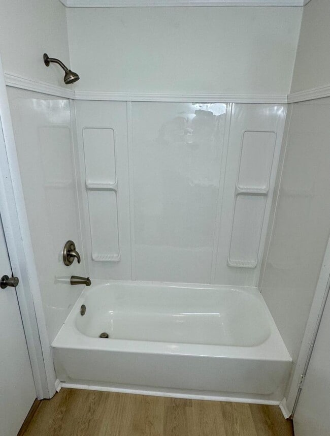 Building Photo - 910 Skyline Dr