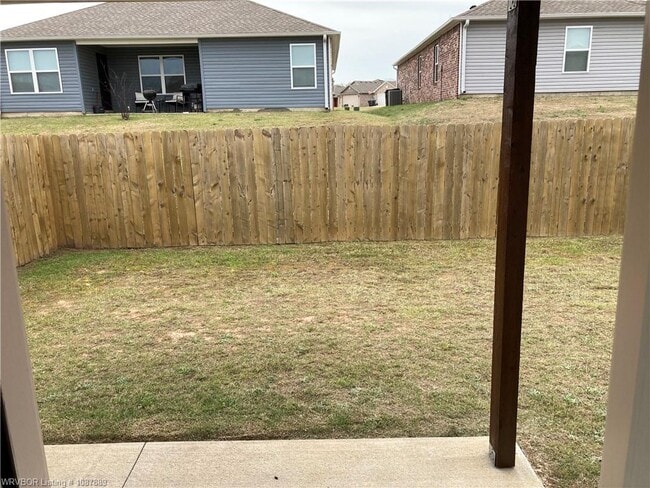 Building Photo - 8004 Dogwood Dr