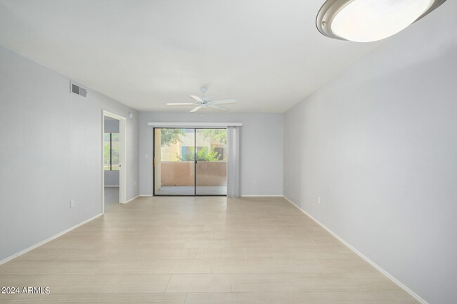 Building Photo - 9990 N Scottsdale Rd