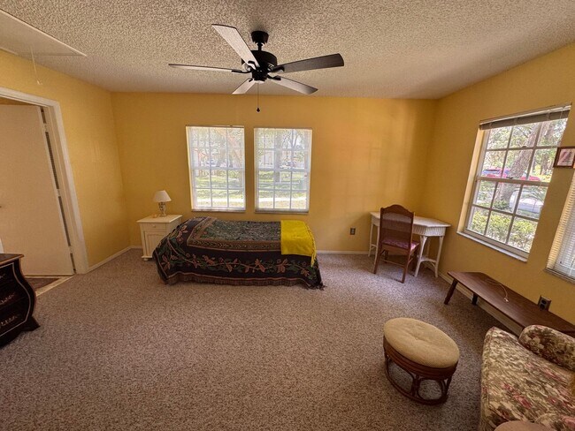 Building Photo - Charming 1-Bedroom in Derby Downs – Great ...