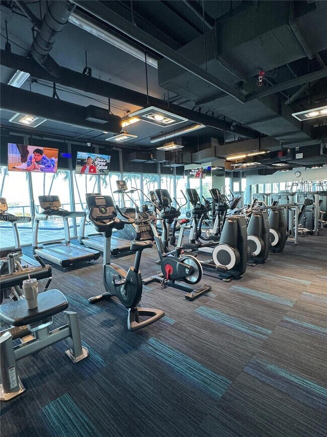 Building Photo - 601 NE 36th St