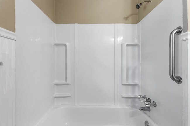 Building Photo - 2461 Mirahill Dr