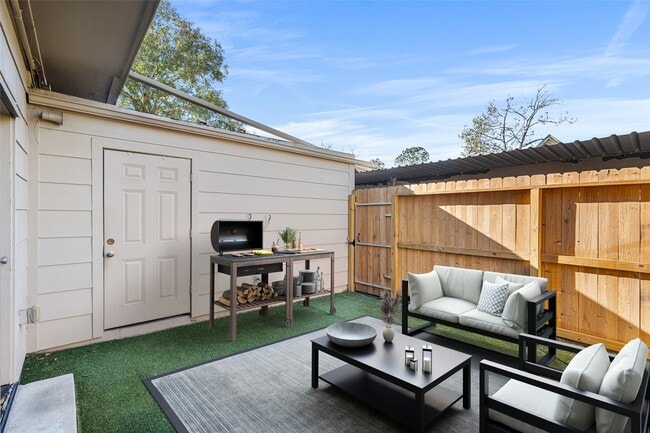 Building Photo - 14707 Barryknoll Ln