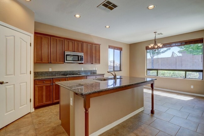Building Photo - Beautiful 4 bedroom 2 bathroom home in Prescott!