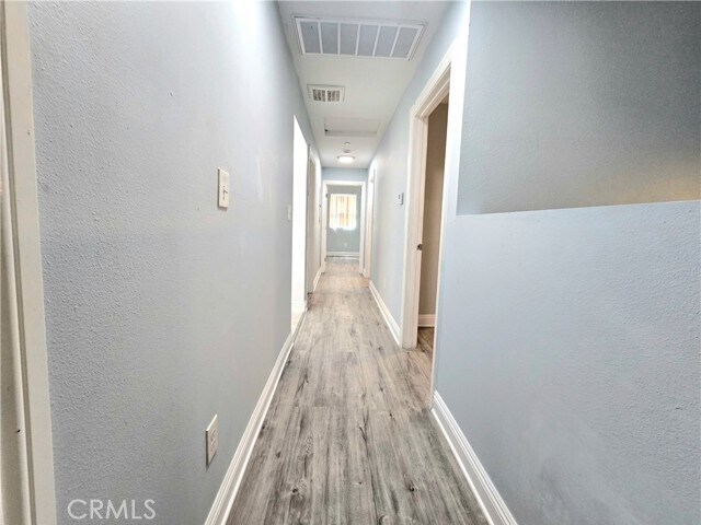 Building Photo - 715 W 58th St