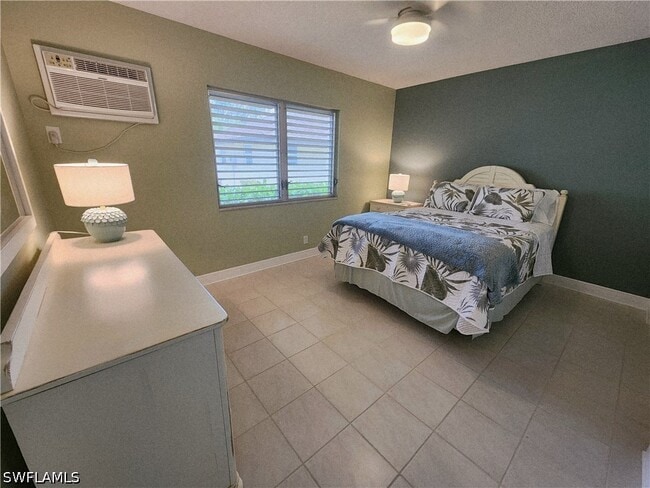 Building Photo - 167 N Collier Blvd