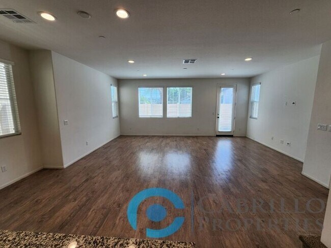 Building Photo - 232 Sweet Bay Ct