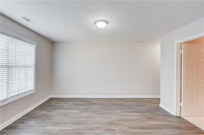 Building Photo - 3895 Kingsbrook Blvd