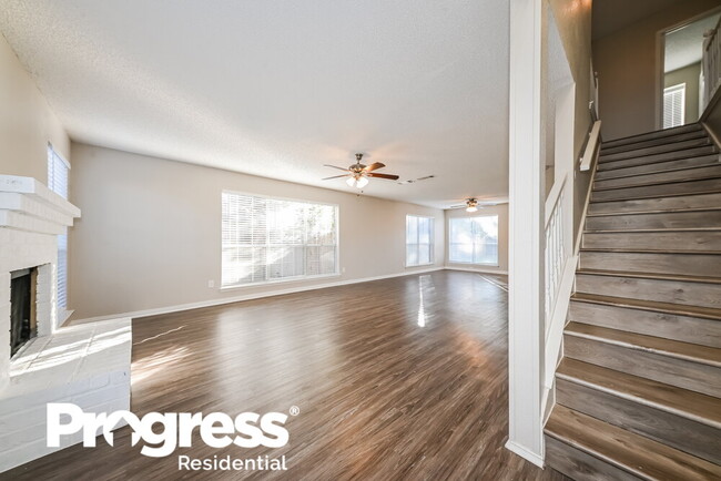 Building Photo - 2843 Red Oak Dr