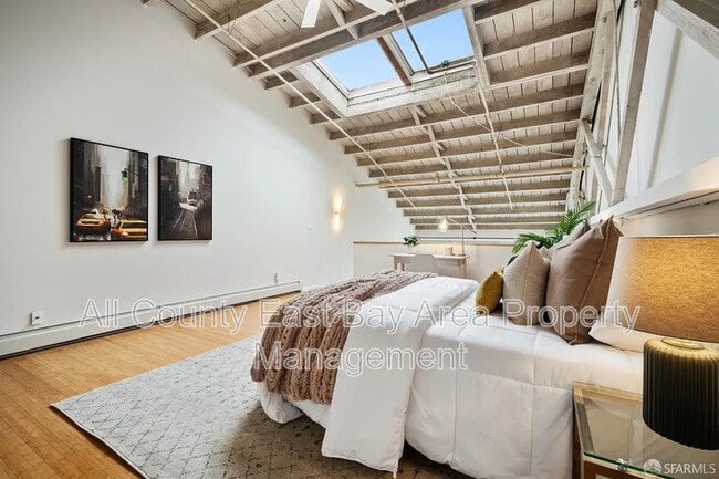 Building Photo - 1018 4th Ave