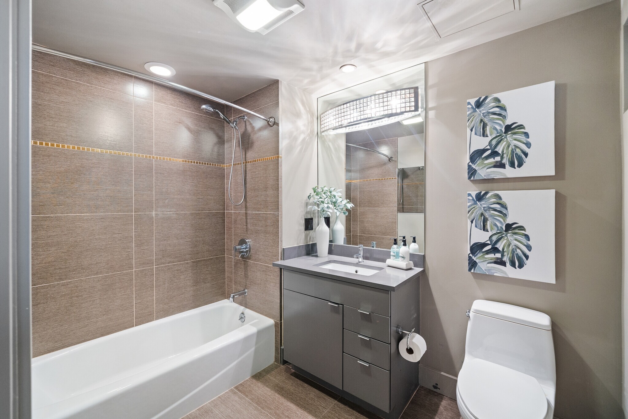 Building Photo - 1635 California St