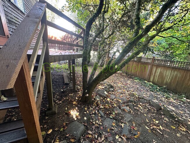 Building Photo - Cute 2-Bedroom Cottage by OHSU on the Hill...