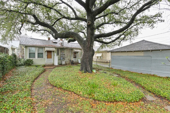 Building Photo - 5930 Velasco Ave