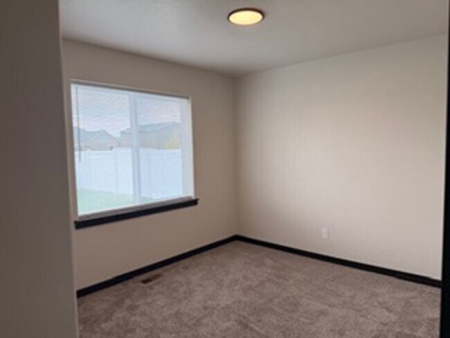 Building Photo - 12037 N Lennon Ln