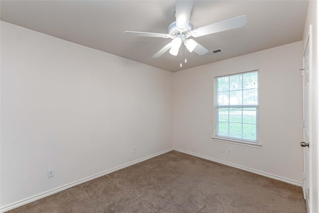 Building Photo - 10680 Royal York Dr