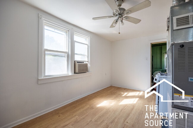 Building Photo - 2334 N Ridgeway Ave