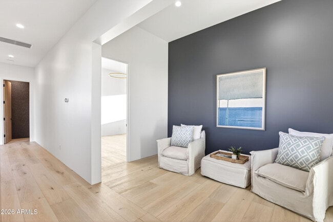 Building Photo - 9067 E Rimrock Dr