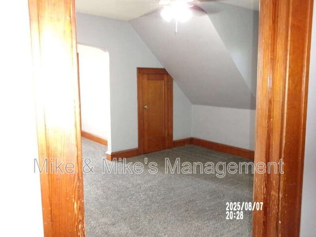 Building Photo - 1323 S 74th St