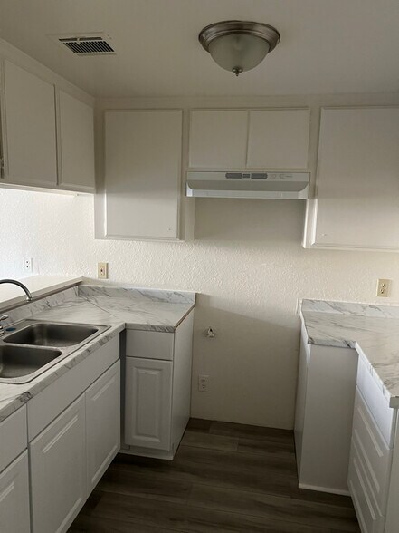 Building Photo - 43711 Challenger Way