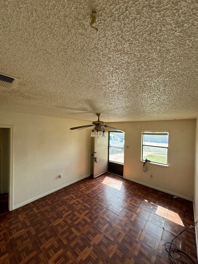 Building Photo - 807 N 3rd St