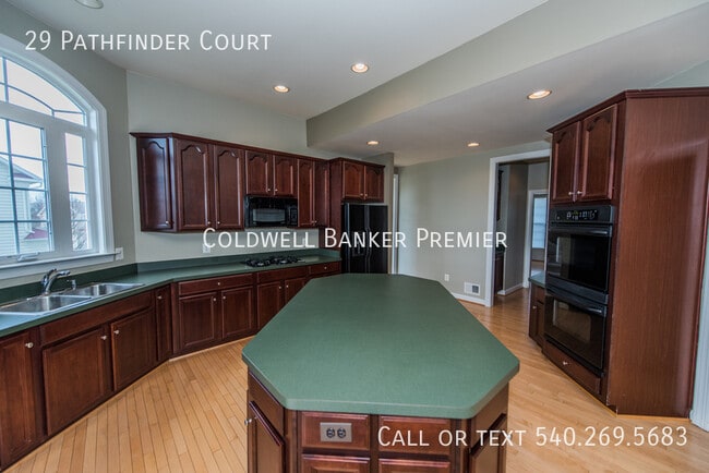 Building Photo - 29 Pathfinder Ct