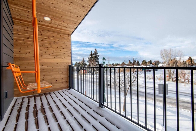 Building Photo - 27 4th St E