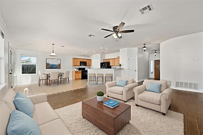 Building Photo - 7817 Squirrel Hollow Dr