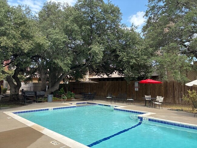 Building Photo - Stylish 1-Bedroom Home with Fireplace, Bal...