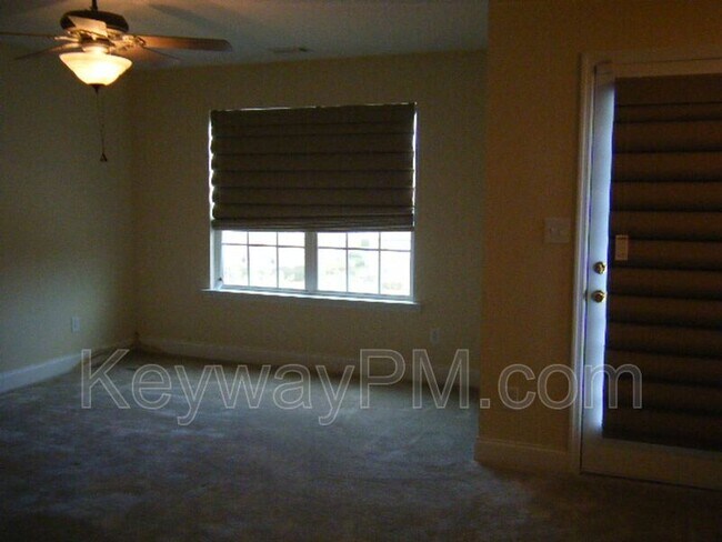 Building Photo - 2054 Reserve Ln