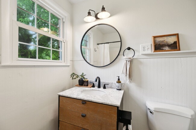 Building Photo - 1155 Ridge Hill Rd