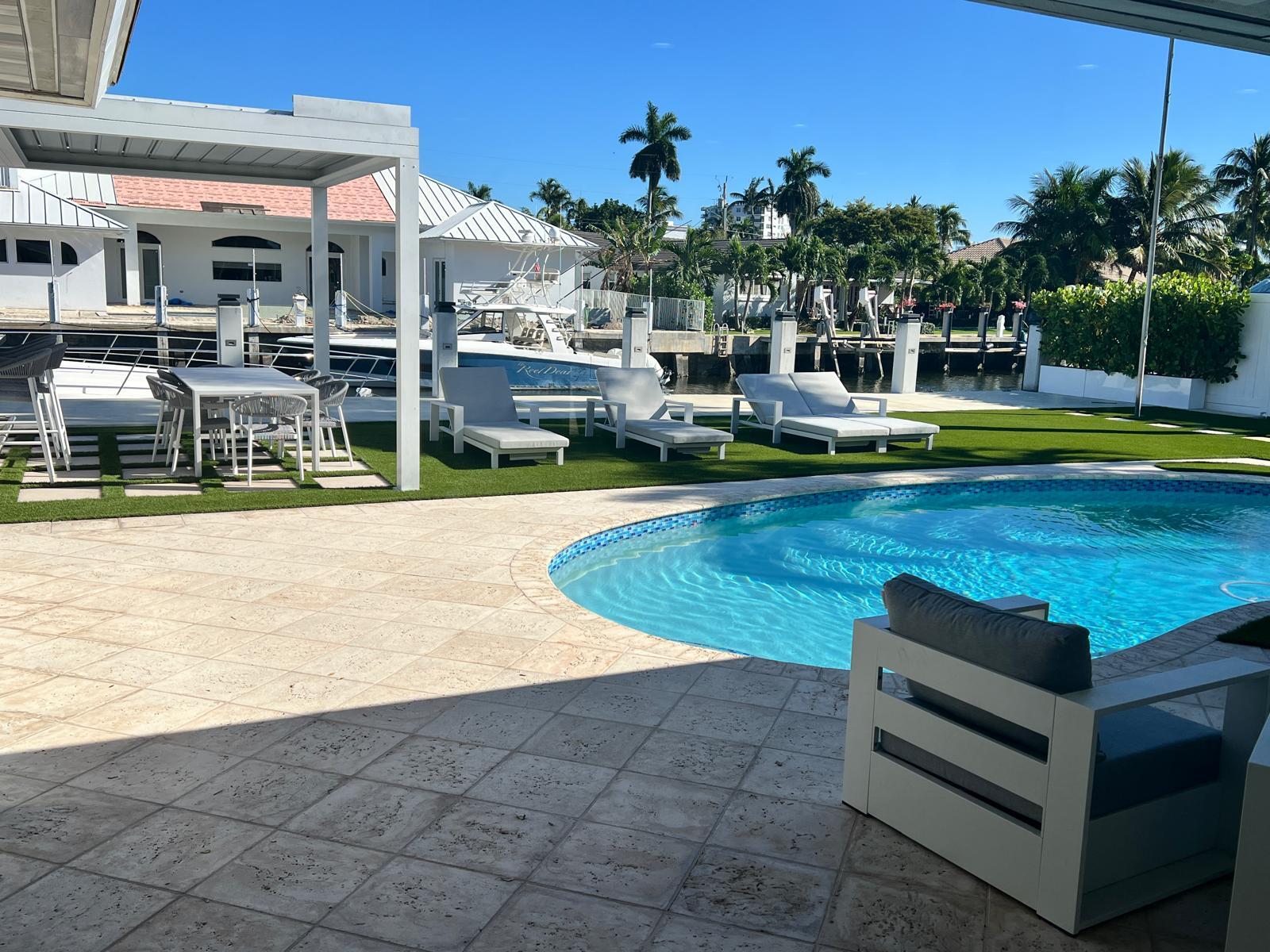 Building Photo - 5510 Bayview Dr