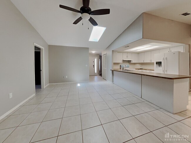 Building Photo - 5913 Fall River Dr
