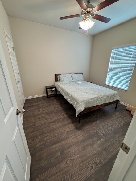 Building Photo - 3601 Barnacle Dr