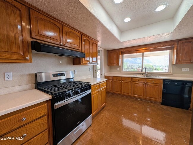 Building Photo - 612 Somerset Dr