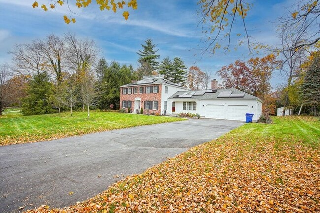 Building Photo - 14 Horseshoe Ln