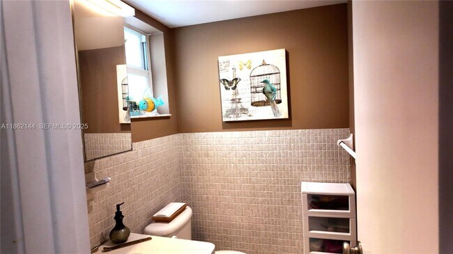 Building Photo - 5200 Washington St