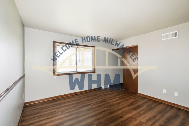 Building Photo - W170S7397 Parkland Dr