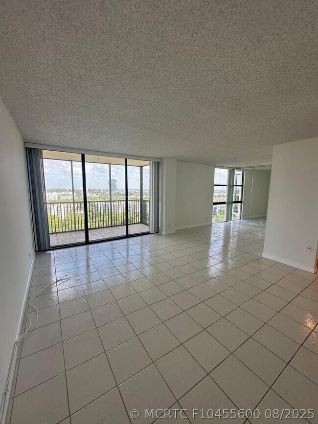 Building Photo - 20301 W Country Club Dr
