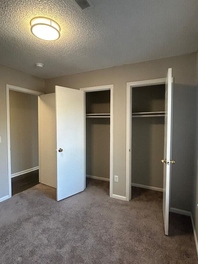 Building Photo - Modern Comfort & Convenience at Westfield Gardens Lexington - 353A