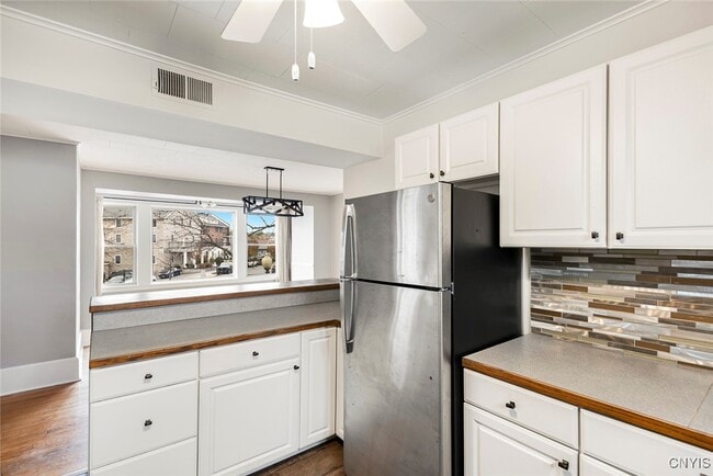 Building Photo - 22 Jordan St