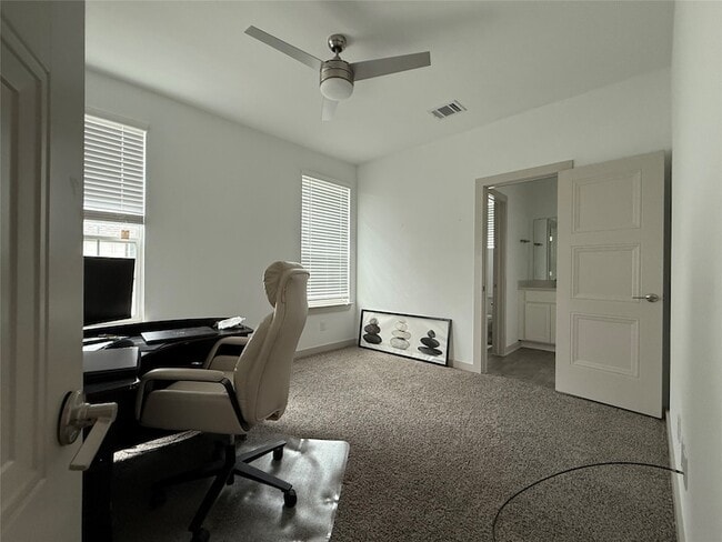 Building Photo - 555 Eiseley Dr
