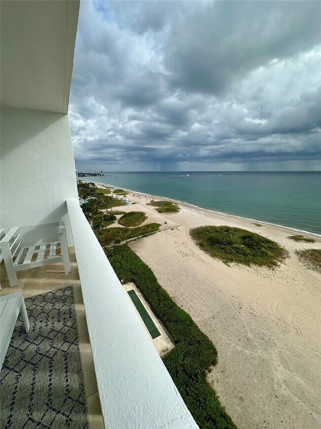 Building Photo - 1012 N Ocean Blvd