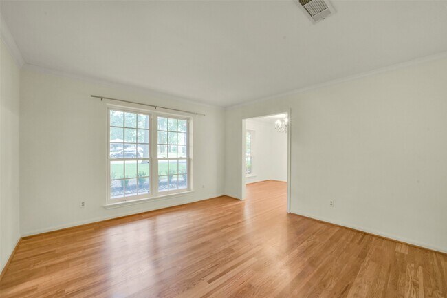 Building Photo - 110 Hillcrest Dr