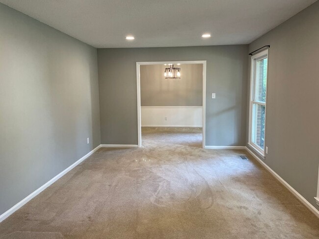 Building Photo - 7942 Lake Vista Dr