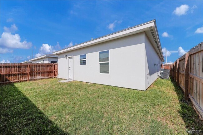 Building Photo - 5007 N Dahlia St