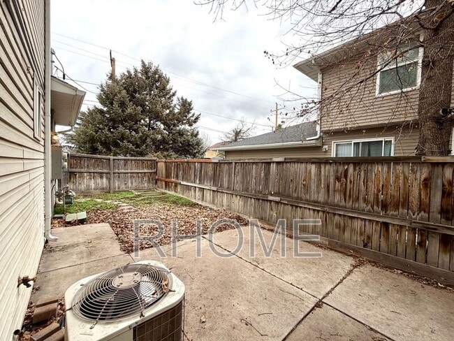 Building Photo - 326 Fenton Ave