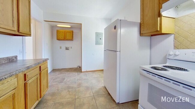 Building Photo - 210 Oakcrest Dr